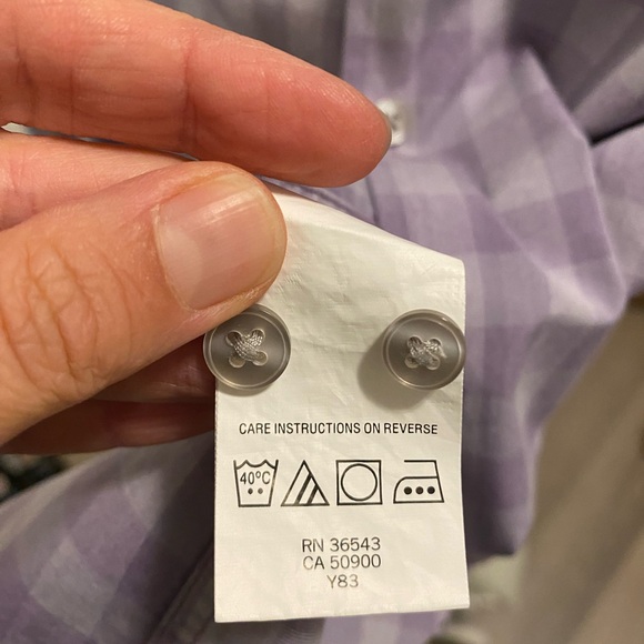 DKNY Button Up shirt. Size medium. Slim fit. - Picture 4 of 4